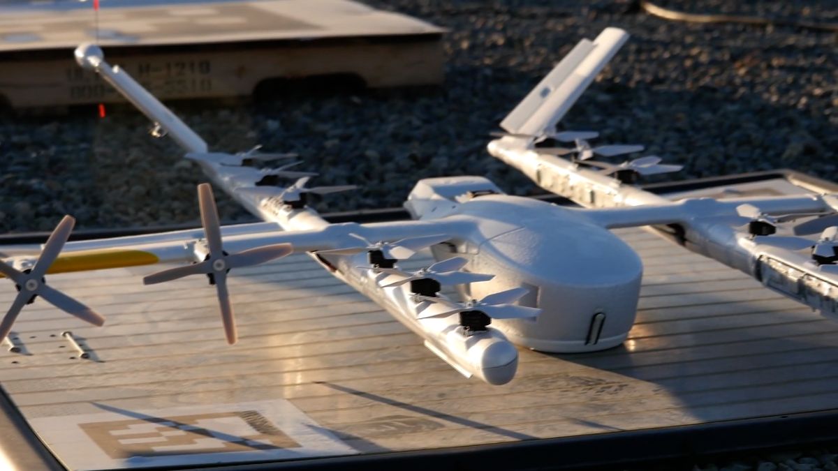 Google má první drony, které doručují nákupy přímo ze střech obchodů